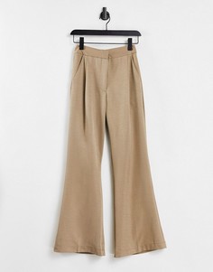 Расклешенные свободные брюки классического кроя светло-бежевого цвета Closet London-Коричневый цвет