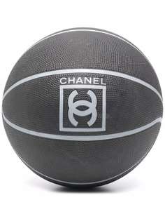 Chanel Pre-Owned баскетбольный мяч 2010-х годов с логотипом CC