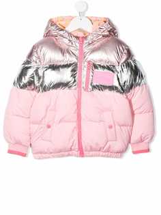 The Marc Jacobs Kids пуховик с эффектом металлик и нашивкой-логотипом