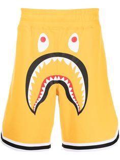 A BATHING APE® спортивные шорты Shark с графичным принтом Bape