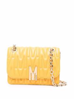 Moschino стеганая сумка на плечо с монограммой