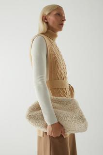 КЛАТЧ ИЗ ПЛЮШЕВОГО ФЛИСА COS