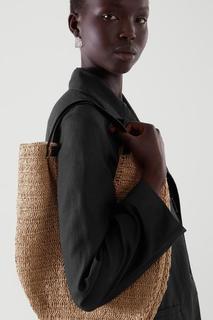 МИНИ-СУМКА ИЗ РАФИИ COS