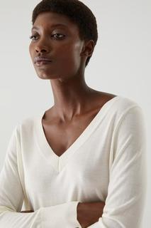 ДЖЕМПЕР С V-ОБРАЗНЫМ ВЫРЕЗОМ ИЗ ШЕРСТИ МЕРИНОС COS