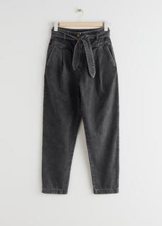 Зауженные джинсы с высокой талией и поясом & Other Stories