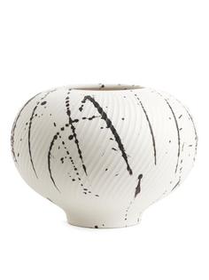 Керамическая ваза с рельефной поверхностью Arket