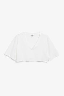 Укороченная футболка с V-образным вырезом Monki