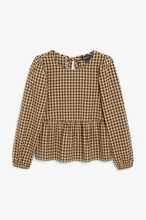 Блузка с рюшем по подолу Monki