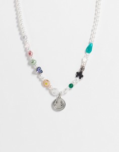 Ожерелье из искусственного жемчуга и разноцветных бусин с подвеской-смайликом ASOS DESIGN-Серебристый