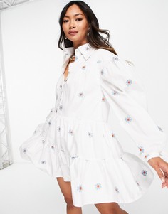 Платье мини с присборенной юбкой, воротником и цветочной вышивкой Lost Ink-Белый