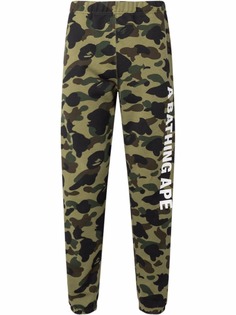 A BATHING APE® спортивные брюки 1ST Camo кроя слим Bape