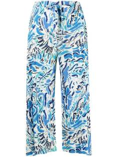 Pleats Please Issey Miyake укороченные брюки с абстрактным принтом
