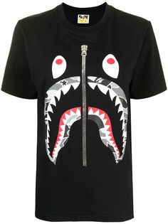 A BATHING APE® футболка Shark с камуфляжным принтом Bape