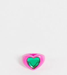 Ярко-розовое пластиковое кольцо в форме сердечка с изумрудно-зеленым камнем ASOS DESIGN Curve-Розовый цвет