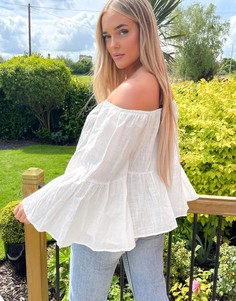 Белый топ с крупными оборками In The Style