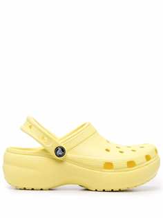 Crocs мюли на платформе с ремешком на пятке