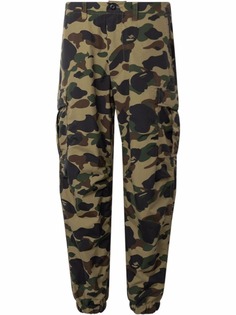 A BATHING APE® брюки 1st Camo с карманами Bape