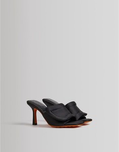 Черные мюли-сандалии на каблуке с контрастной оранжевой подошвой Bershka-Черный цвет