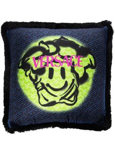 Versace двусторонняя подушка с монограммой