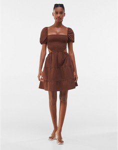 Коричневое платье миди из поплина с объемными рукавами и вырезом Bershka-Коричневый цвет