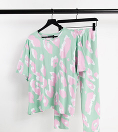 Трикотажный пижамный комплект из oversized-футболки и леггинсов шалфейно-зеленого цвета со звериным принтом ASOS DESIGN Petite-Зеленый цвет