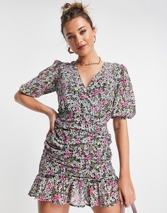 Пестрое цветочное платье мини с запахом спереди и оборкой по нижнему краю In The Style x Olivia Bowen-Multi