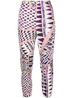Pleats Please Issey Miyake укороченные брюки с геометричным принтом