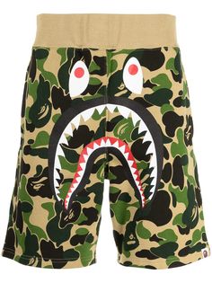 A BATHING APE® спортивные шорты с камуфляжным принтом и логотипом Bape