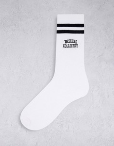 Белые носки до середины икры в рубчик с логотипом и полосами ASOS Weekend Collective-Белый