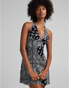 Черное платье с завязкой на шее и платочным принтом Bershka-Черный цвет