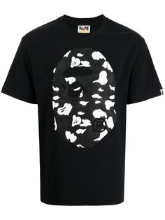 A BATHING APE® футболка Shark с камуфляжным принтом Bape