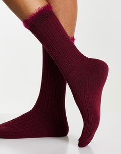 Бордовые носки до икр в рубчик с пушистой окантовкой ASOS DESIGN-Красный