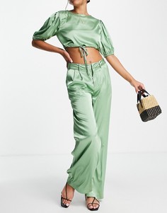 Атласный комплект из 2 вещей шалфейно-зеленого цвета с широкими брюками и кроп-топом Skylar Rose-Зеленый цвет
