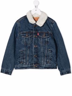 Levis Kids джинсовая куртка с воротником из шерпы