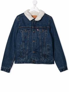 Levis Kids джинсовая куртка с воротником из шерпы