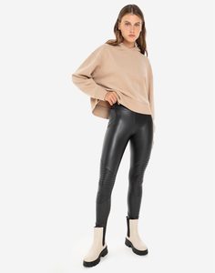 Чёрные леггинсы из экокожи Gloria Jeans
