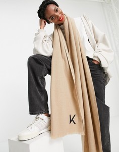 Светло-бежевый персонализированный шарф с инициалом "K" из переработанной смесовой ткани ASOS DESIGN-Светло-бежевый цвет