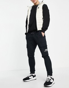 Черные брюки карго с логотипом New Balance – эксклюзивно для ASOS-Черный цвет