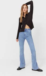 Stradivarius Расклешенные Джинсы Облегающего Кроя С Разрезами Средний Деним 36