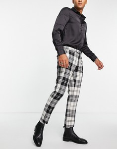 Строгие брюки в клетку тартан черного и белого цветов с цепочкой на кармане Twisted Tailor-Черный цвет