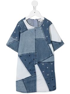 Stella McCartney Kids джинсовое платье с технике пэчворк