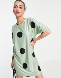 Шалфейно-зеленое платье-футболка в крупный горошек Urban Threads-Зеленый цвет