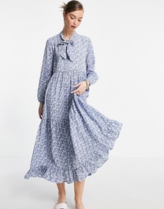 Ярусное платье макси с присборенной юбкой и цветочным принтом Urban Threads-Голубой