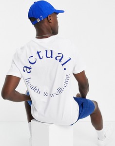 Белая футболка с круглым логотипом на спине ASOS Actual Athleisure-Белый