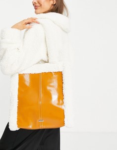 Светло-коричневая лакированная сумка-тоут с отделкой искусственным мехом под овчину Skinnydip-Коричневый цвет