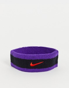 Повязка на голову фиолетового и черного цвета с логотипом-галочкой Nike Swoosh-Фиолетовый цвет