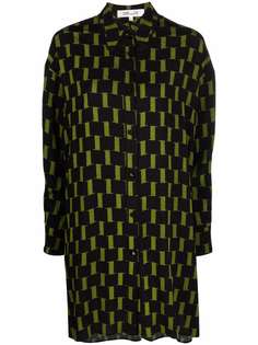 DVF Diane von Furstenberg длинная рубашка с геометричным принтом