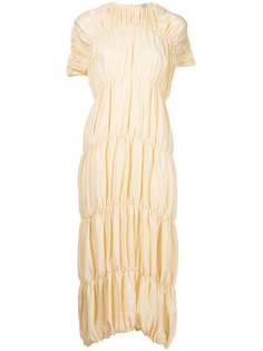 Totême шелковое платье со сборками