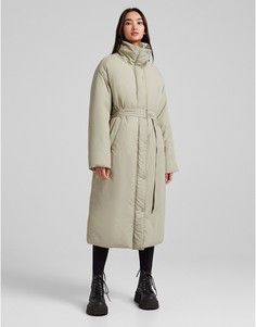 Нейлоновый пуховик цвета хаки с поясом Bershka-Зеленый цвет