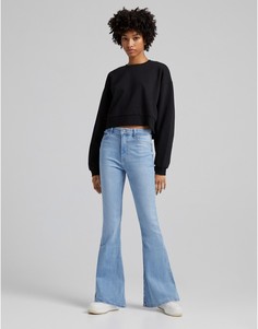 Светло-бежевые расклешенные джинсы в стиле 90-х Bershka-Голубой